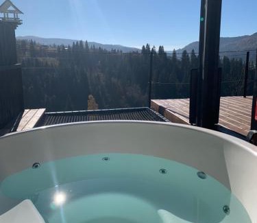 Slavske Ski Chalet | Relax at Ecottage: Mountain Retreat with Private Hot Tub