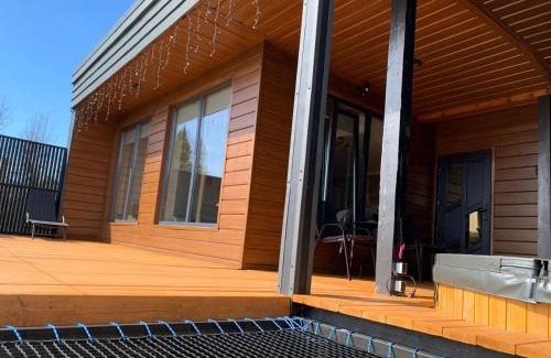 Slavske Ski Chalet | Relax at Ecottage: Mountain Retreat with Private Hot Tub