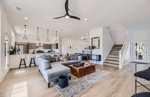 Austin House | EcoView Villa: Stunning Pool, Spa & Breathtaking Views
