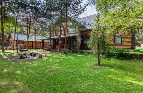 Khachin Island House | EcoVillage Seliger 1: Pet-Friendly Oceanfront Retreat