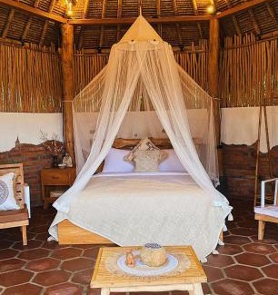 Selat Other | Pet-Friendly Ecozy Hotel with Pool & Breakfast Near Biji Valley