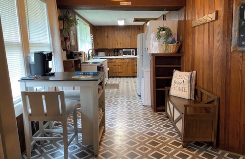 Hendersonville Cottage | Dog-Friendly Barn House: 9.8 Rated, Steps from Downtown!