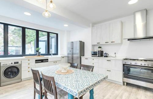 Castelldefels Villa | Experience Edard's Great House: Oceanfront Bliss Awaits