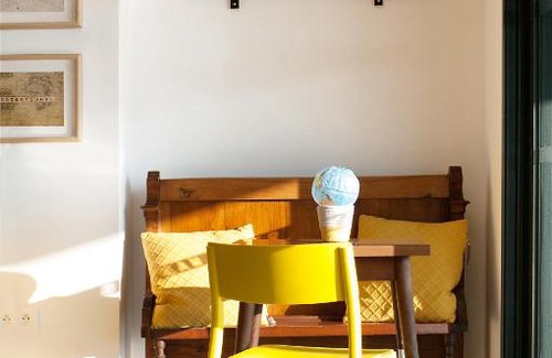 Dol-de-Bretagne Hotel | Discover Edd Hostel: Guest Rated 9/10 with Breakfast & Kitchen