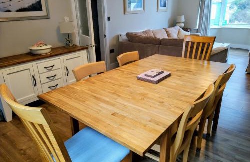 Hele House | Experience Eddies by the Sea: Oceanfront Getaway with a 9.8 Rating