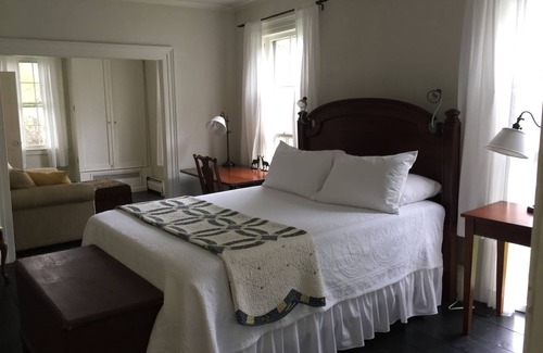 North Bennington Historic District House | Exceptional Eddington House Inn with Family-Friendly Amenities