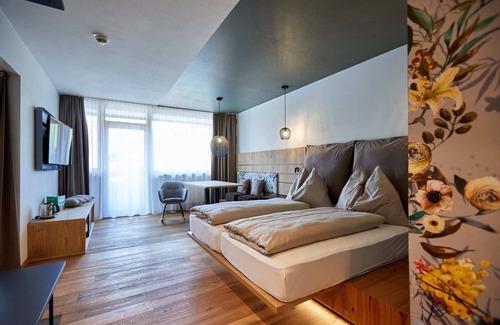 Maria Alm am Steinernen Meer Resort | Family-Friendly EdeR FriDa Hotel with Pool & Dining