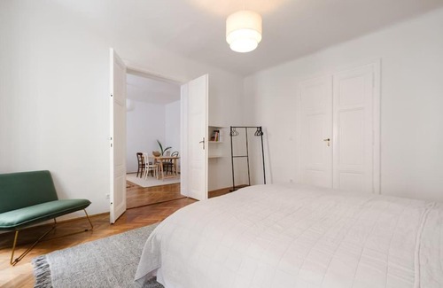 Wahring Apartment | Child-Friendly Edelhof Design Apartment with 9.6/10 Rating