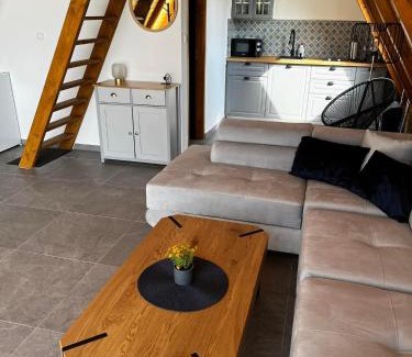 Szogliget Apartment | Discover Edelin Lake House: Pet-Friendly Retreat with Hot Tub