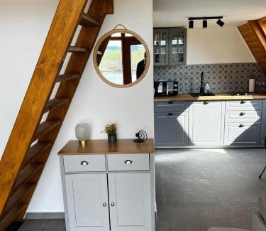 Szogliget Apartment | Discover Edelin Lake House: Pet-Friendly Retreat with Hot Tub