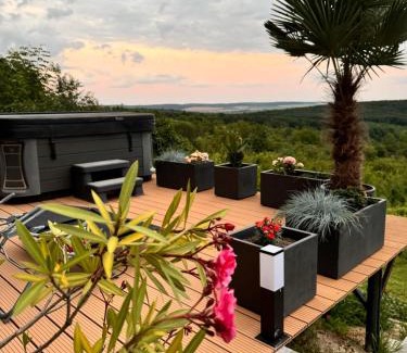 Edeleny Apartment | Perfect Getaway at Edelin Wine House with Oceanfront Views