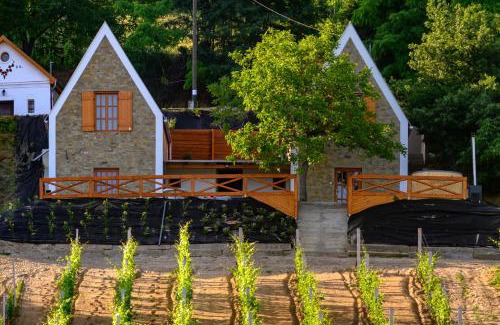 Edeleny Apartment | Perfect Getaway at Edelin Wine House with Oceanfront Views