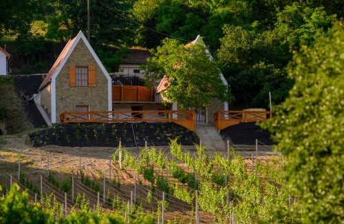 Edeleny Apartment | Perfect Getaway at Edelin Wine House with Oceanfront Views