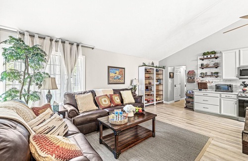 Noblesville House | Explore Edelweiss Chic Retreat: Spa & Family-Friendly Stays