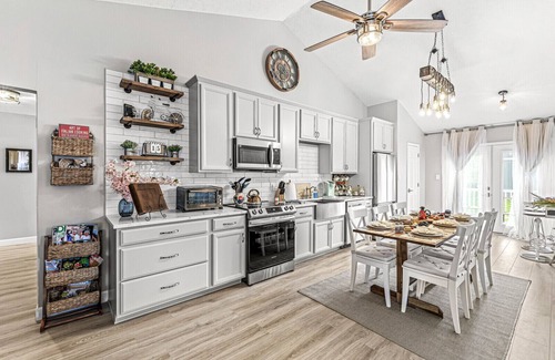 Noblesville House | Explore Edelweiss Chic Retreat: Spa & Family-Friendly Stays