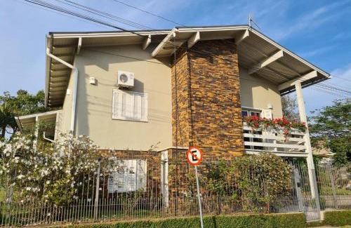 Feliz House | Highly Rated Edelweiss Haus: Family-Friendly & Accessible Stay