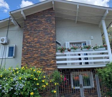 Feliz House | Highly Rated Edelweiss Haus: Family-Friendly & Accessible Stay