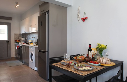 Palaio Faliro Apartment | Edem Beach Apartment with Ocean View and Mountain Charm