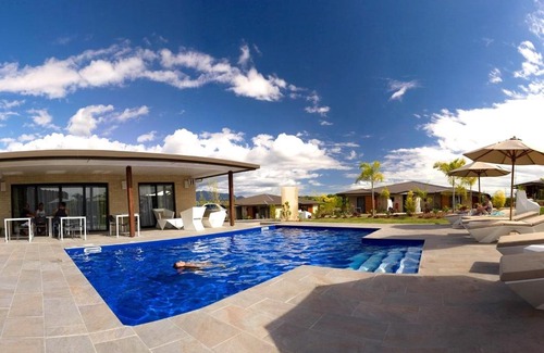 Kone Apartment | Explore Eden Appartel: Family-Friendly with Pool Access