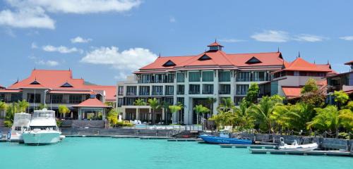 Eden Island Hotel | Delightful Eden Bleu Hotel: 5-Star Comfort with Pool & Hot Tub