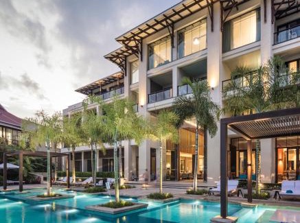 Eden Island Hotel | Delightful Eden Bleu Hotel: 5-Star Comfort with Pool & Hot Tub
