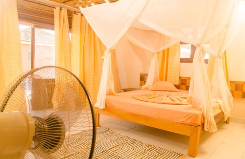 Miandrivazo Hotel | Discover Eden de la Tsiribihina: Relax by the Pool