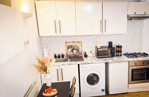 Shacklewell Apartment | Eden Escape: Cozy Dalston Studio