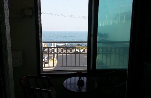 Downtown Apartment | Budget-Friendly Eden Hostel with Breakfast & Kitchen Access