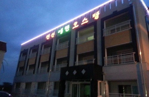 Downtown Apartment | Budget-Friendly Eden Hostel with Breakfast & Kitchen Access