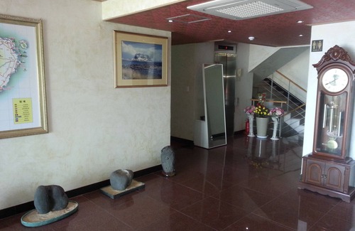 Downtown Apartment | Budget-Friendly Eden Hostel with Breakfast & Kitchen Access