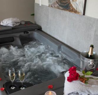 Carpentras House | Intimate Getaway at Eden House with Spa and Hot Tub