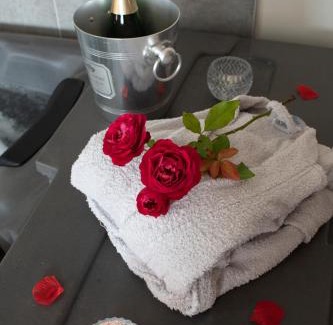 Carpentras House | Intimate Getaway at Eden House with Spa and Hot Tub