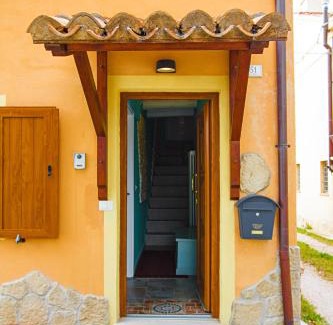 Cartoceto Bed & Breakfast | Discover Eden Lilli B&B: Pet-Friendly Retreat with Hot Tub