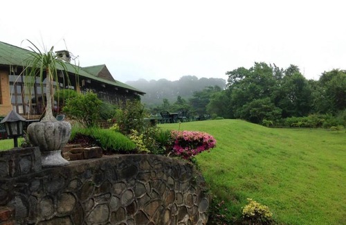 Mutare Hotel | Family-Friendly Getaway at Eden Lodge Vumba with Dining