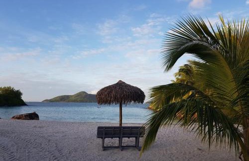 Eden Island Apartment | Oceanfront Eden Apartment P13 A2 with Hot Tub & Pool