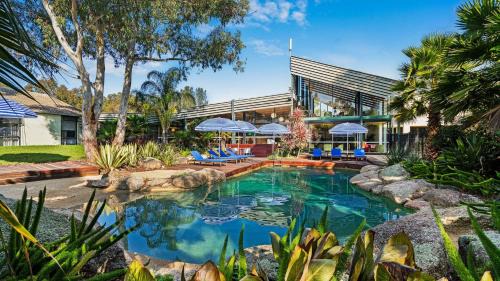East Geelong Hotel | Relax at Eden Oak Geelong with Ocean Views & Family Amenities