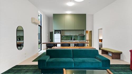 East Geelong Hotel | Relax at Eden Oak Geelong with Ocean Views & Family Amenities