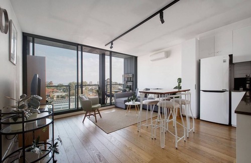 Abbotsford Apartment | Eden of Abbotsford: A Peaceful Getaway on Johnston St