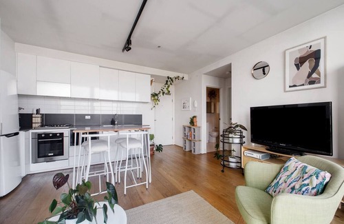 Abbotsford Apartment | Eden of Abbotsford: A Peaceful Getaway on Johnston St
