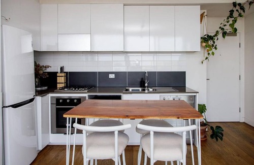 Abbotsford Apartment | Idyllic Eden of Abbotsford - A Serene Family Retreat