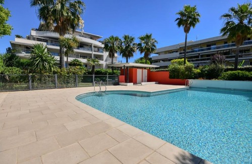 Saint-Laurent-du-Var Apartment | Inviting Eden Park with Pool and Pet-Friendly Amenities
