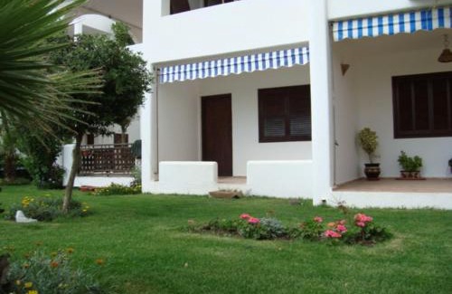 Restinga Smir Apartment | Tranquil Eden Plage 2: Pet-Friendly with Ocean Views