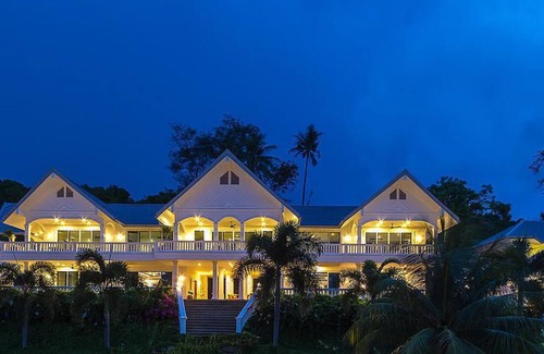 Karon Apartment | Idyllic Eden Resort: Oceanfront Bliss with Family Amenities