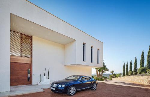Puntiro Villa | Discover Eden Roc: 4-Star Oceanfront Paradise with Spa