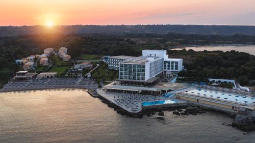 Kallithea Resort | Experience Eden Roc Resort: All-Inclusive Paradise Awaiting