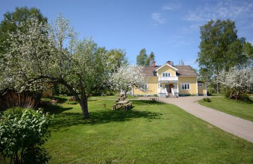 Skultuna House | Experience Eden's Garden Cottages: Perfect for Families & Pets