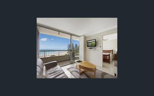 Coolangatta Apartment | Elegant Eden Tower Apartments with Oceanfront Pool Access