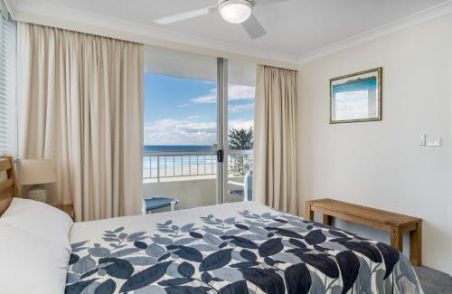 Coolangatta Apartment | Elegant Eden Tower Apartments with Oceanfront Pool Access