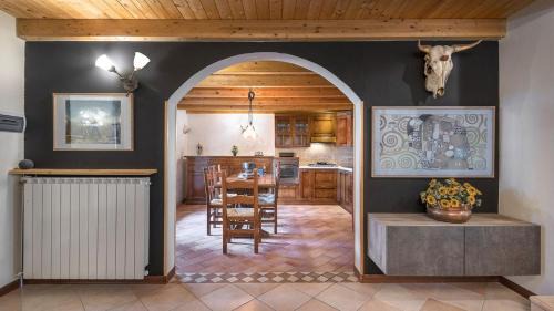 Monno Apartment | Discover Eden View: Family-Friendly with Hot Tub Amenities