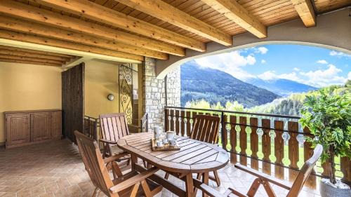 Monno Apartment | Discover Eden View: Family-Friendly with Hot Tub Amenities